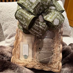 Charleston Candle Works Wax Melt and Warmer Gift Basket